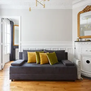 Bright And Newly Renovated 2 Bedroom Apartment, Hip & Paris, Montmartre-opera , Paris France